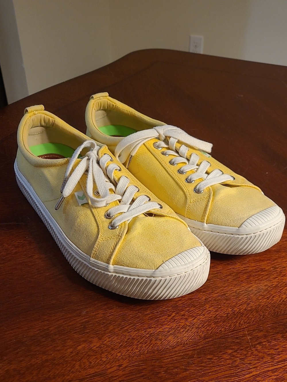 Cariuma OCA Yellow Cotton Canvas Low-Top Sneakers with White Laces Men's 11